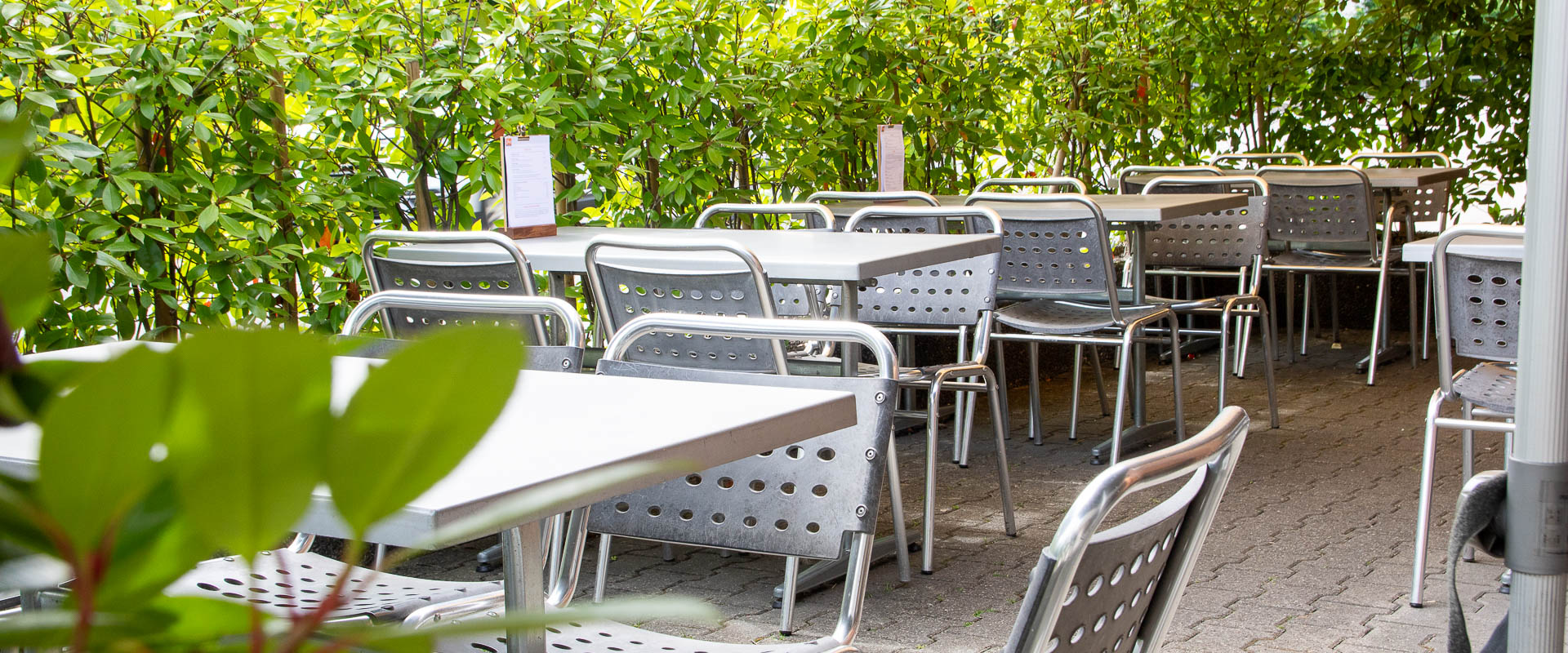 Terrasse in Subingen mit gemütlichen Sitzgelegenheiten.