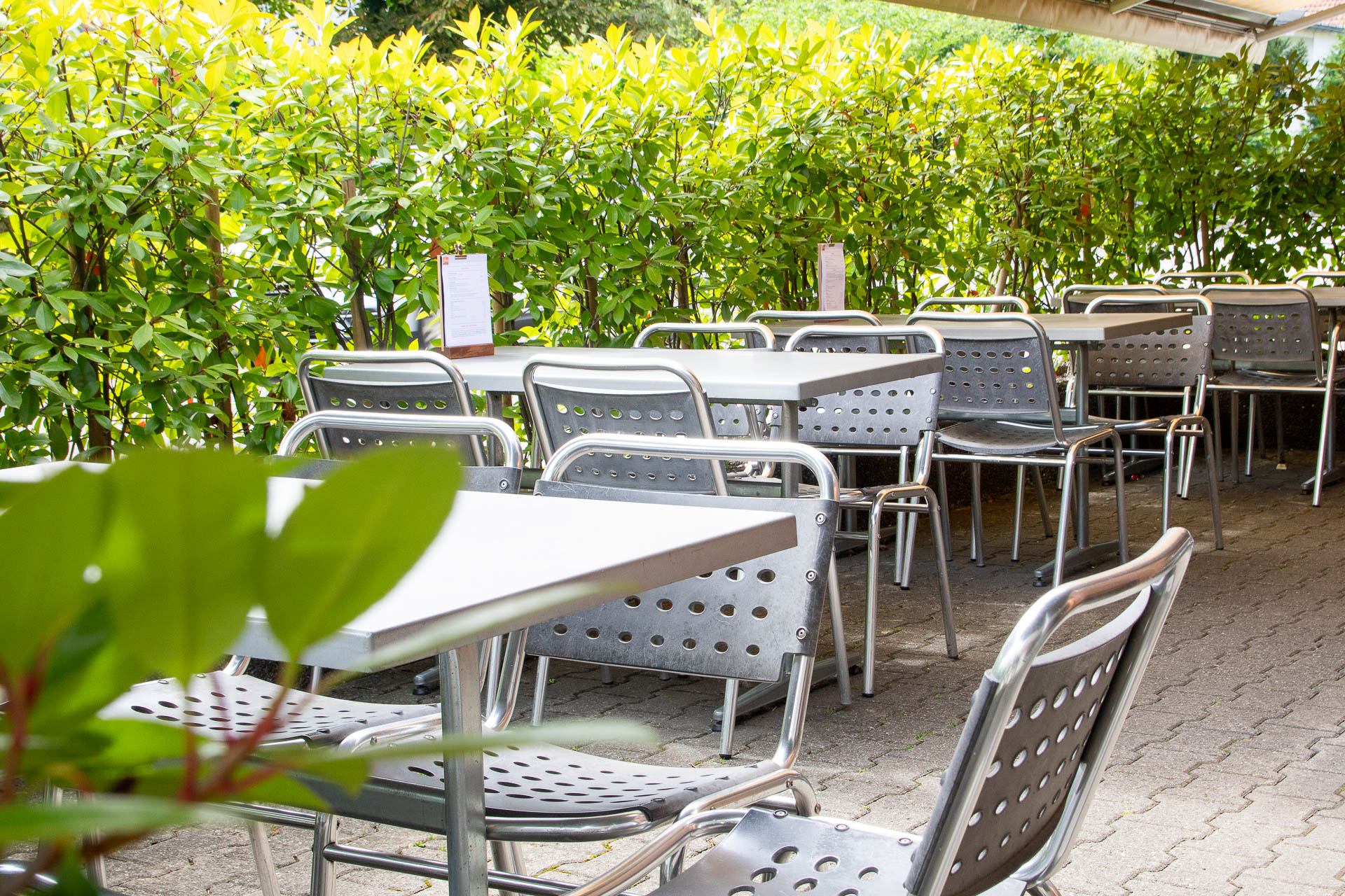 Terrasse in Subingen mit gemütlichen Sitzgelegenheiten.