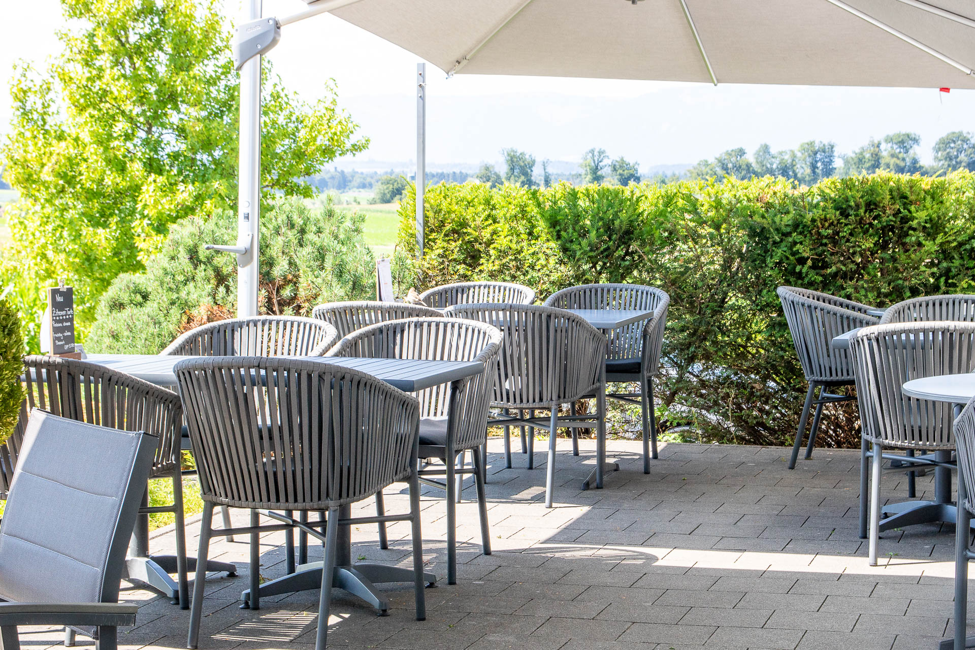 Terrasse in Koppigen Aspi mit gemütlichen SItzgelegenheiten.